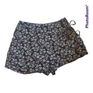 FOREVER 21 Black Floral Print Skort - Size XS
